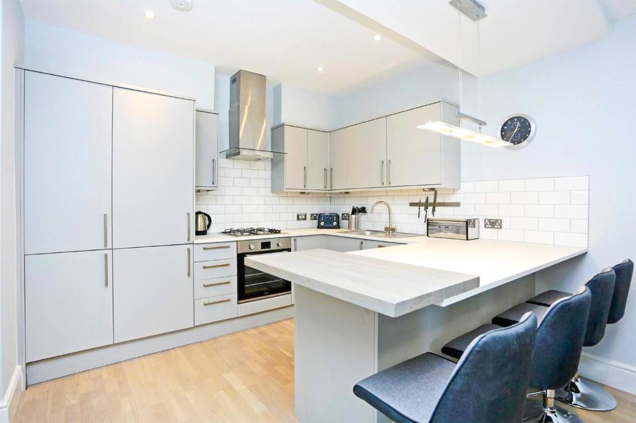 Ultra Modern, Stylish Apartment Next To Princes St Edimburgo Exterior foto