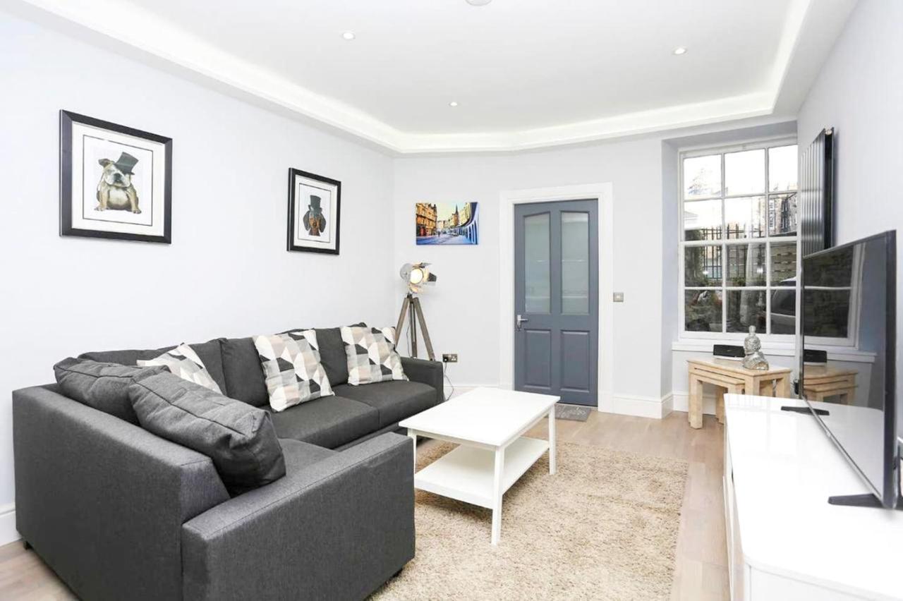 Ultra Modern, Stylish Apartment Next To Princes St Edimburgo Exterior foto